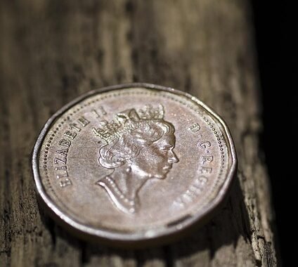 英鎊受惠美聯儲降息預期與地緣升溫走強　兌美元一度升至1.3500